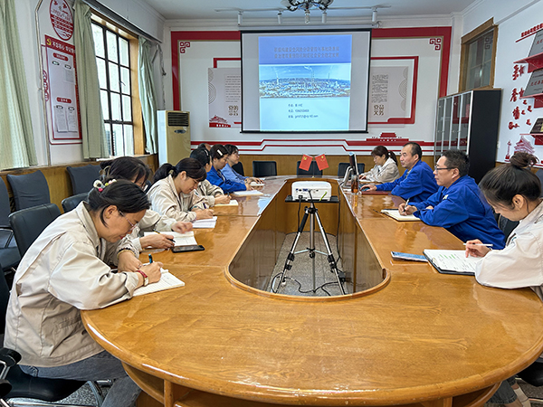 4月21日，渭河塑業(yè)公司副總經理郭小紅組織開展安全生產雙重預防機制建設培訓.jpg