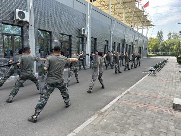 渭化集團民兵集訓(xùn)警棍盾牌會操.jpg