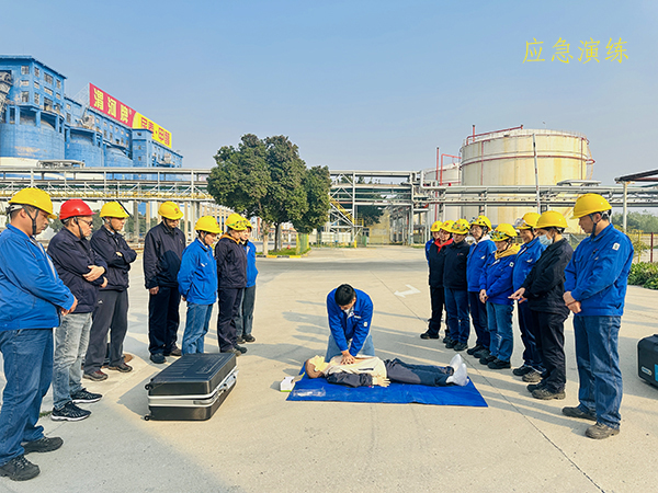 11月8日下午，應(yīng)急救援隊(duì)張伯倫為職工進(jìn)行心肺復(fù)蘇操作技能培訓(xùn).jpg